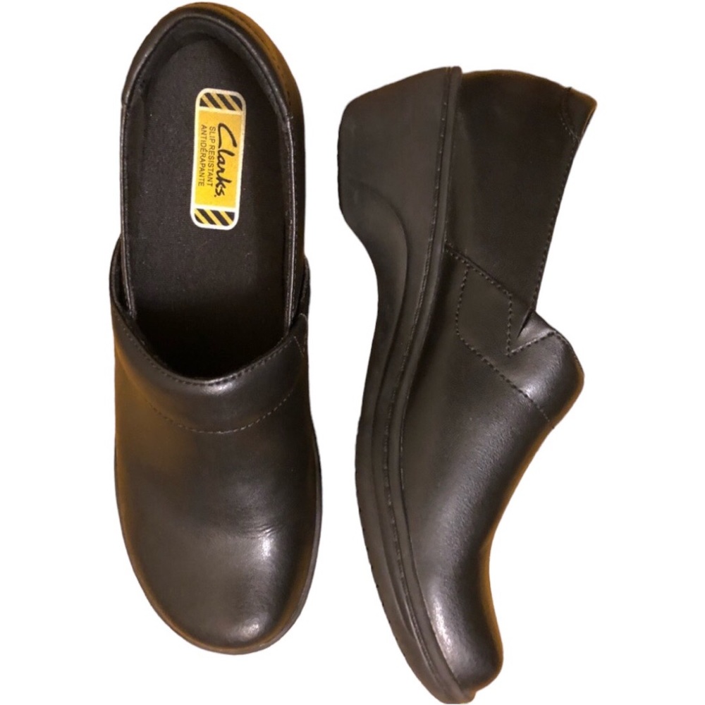🌸Clarks Slip Resistant  Nursing Clogs
